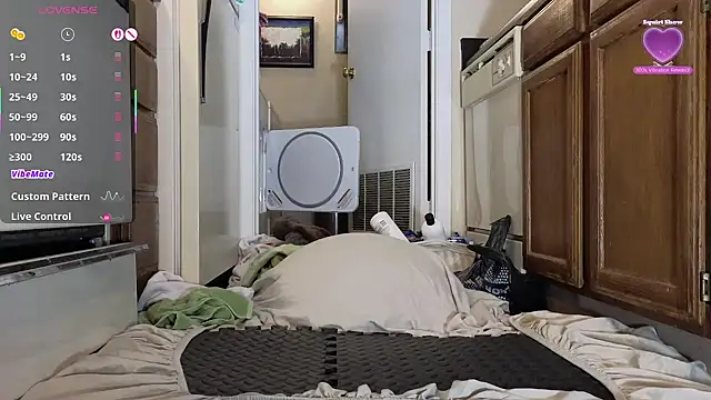 LoveSaraChristine online show from April 2026 06:44:02 PM