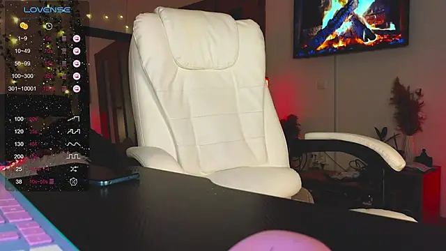 Snapshot of Juliette_Sunshine chatting on February 2025 09:58:02 PM Juliette Sunshine online show from February 2025 09:58:02 PM