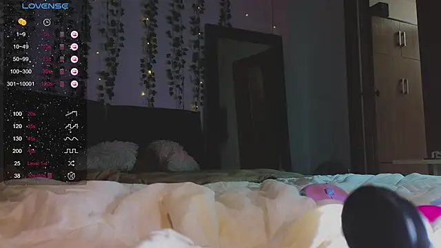 Snapshot of Juliette_Sunshine chatting on March 2025 08:40:01 PM Juliette Sunshine online show from March 2025 08:40:01 PM