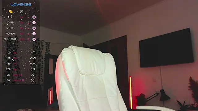 Snapshot of Juliette_Sunshine chatting on February 2025 10:59:01 PM Juliette Sunshine online show from February 2025 10:59:01 PM