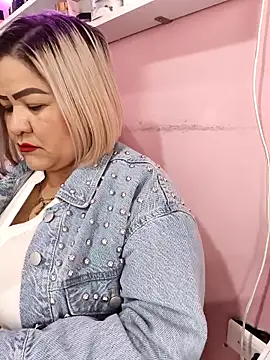 Dalessa Bigtits online show from March 2026 08:32:01 PM