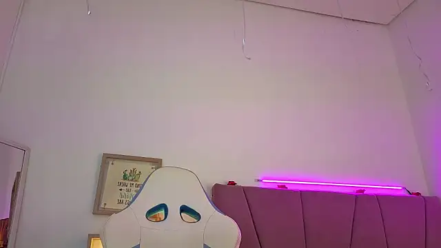 PIA STONE online show from October 2025 08:31:02 PM