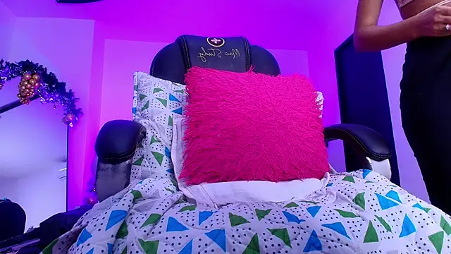 naomi kyse online show from December 2025 03:09:01 AM