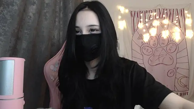 Snapshot of Holy420lolii chatting on December 2024 01:25:02 PM Holy420lolii online show from December 2024 01:25:02 PM