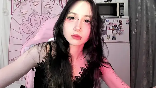 Holy420lolii online show from February 2026 07:25:01 PM