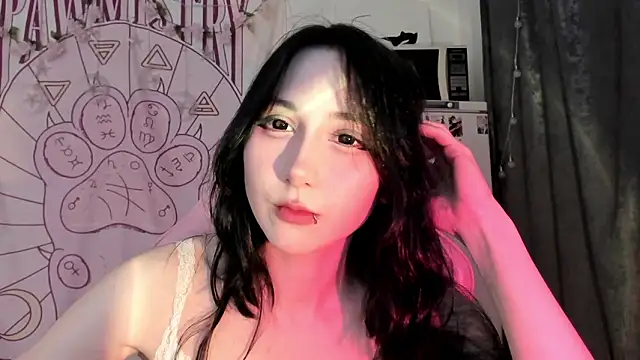 Holy420lolii online show from February 2026 07:32:02 PM