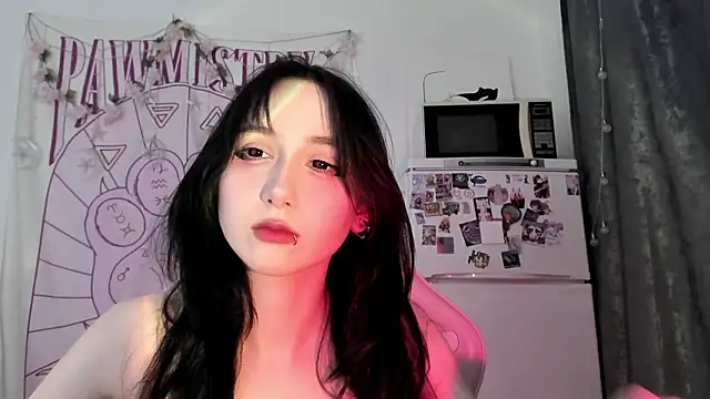 Holy420lolii online show from February 2026 07:10:01 PM