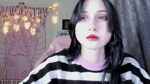 Holy420lolii online show from October 2025 06:53:02 PM