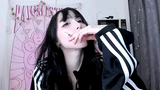 Holy420lolii online show from May 2026 02:50:01 PM