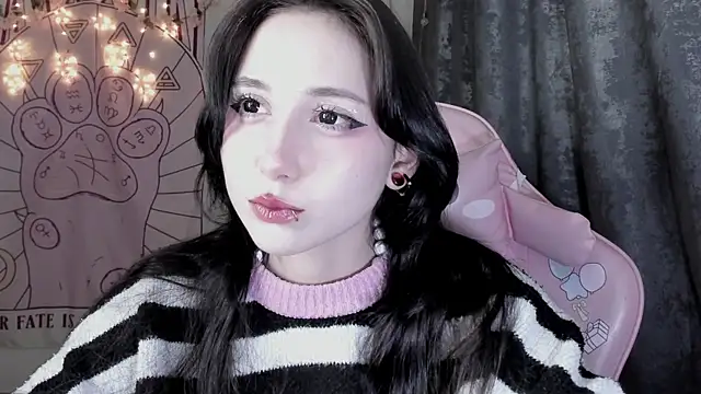 Snapshot of Holy420lolii chatting on October 2025 07:15:02 PM Holy420lolii online show from October 2025 07:15:02 PM