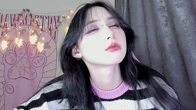 Holy420lolii online show from November 2025 07:29:02 PM