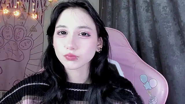 Holy420lolii online show from November 2025 04:11:01 PM