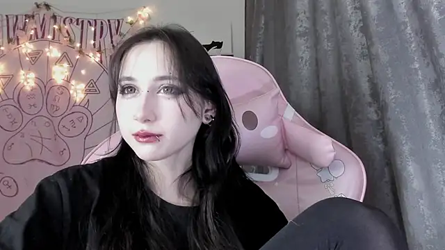 Snapshot of Holy420lolii chatting on October 2025 07:35:02 PM Holy420lolii online show from October 2025 07:35:02 PM
