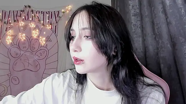 Holy420lolii online show from October 2025 06:41:02 PM