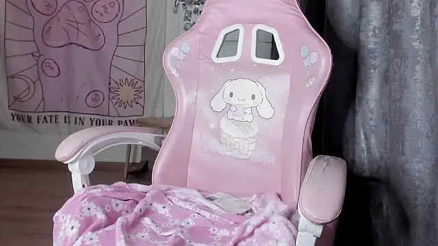 Holy420lolii online show from November 2025 06:35:02 PM