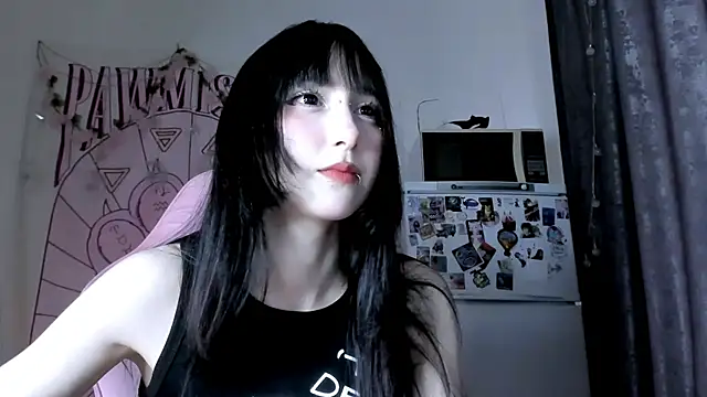 Holy420lolii online show from May 2026 03:43:02 PM
