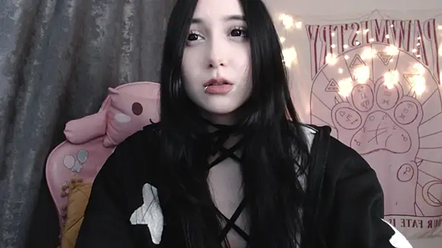 Snapshot of Holy420lolii chatting on December 2024 05:44:02 PM Holy420lolii online show from December 2024 05:44:02 PM