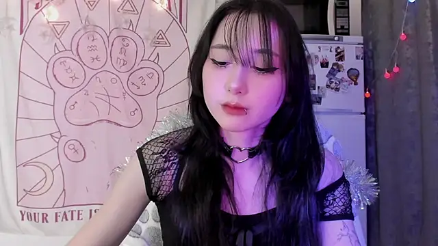 Holy420lolii online show from January 2026 04:44:01 PM