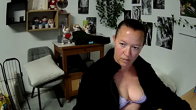 AnyaKreyxh online show from May 2026 11:27:01 AM