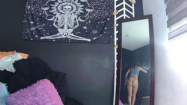 EvangelineCors online show from November 2025 06:02:01 PM