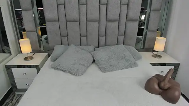 EMMAHILL1 online show from April 2026 10:52:01 AM