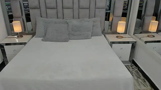 EMMAHILL1 online show from December 2025 11:12:02 AM