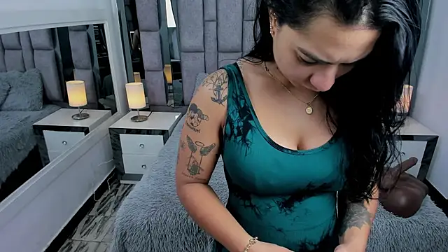 EMMAHILL1 online show from April 2026 11:16:02 AM