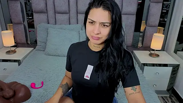 EMMAHILL1 online show from April 2026 12:34:01 PM