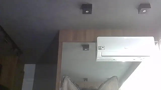 Skinny-Kitten online show from November 2025 01:47:01 PM