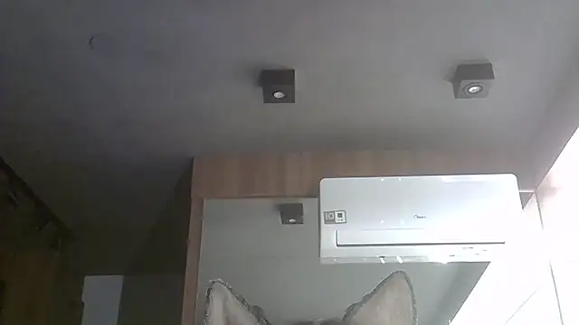 Skinny-Kitten online show from October 2025 06:01:01 AM