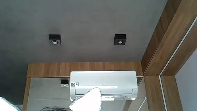 Skinny-Kitten online show from October 2025 06:27:01 PM