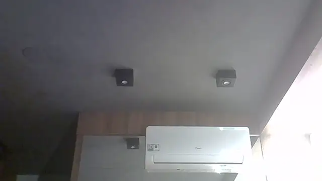 Skinny-Kitten online show from November 2025 02:01:01 AM