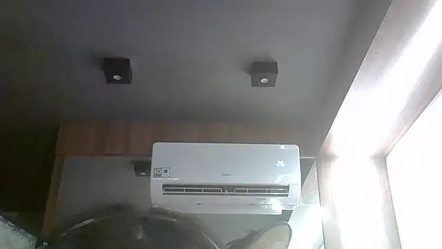 Skinny-Kitten online show from April 2026 04:01:01 PM