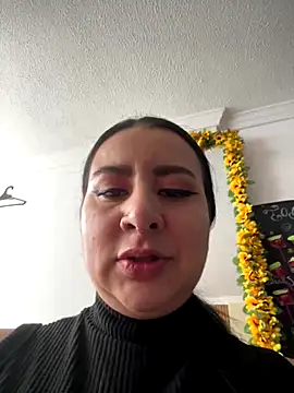 Abril Luv online show from October 2025 12:42:01 PM