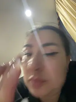 Abril Luv online show from November 2025 11:53:01 PM