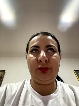 Abril Luv online show from October 2025 02:01:01 AM