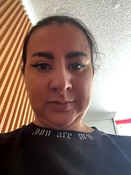 Abril Luv online show from January 2026 02:00:02 PM