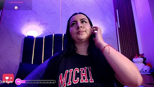 Abril Luv online show from November 2025 10:52:01 AM