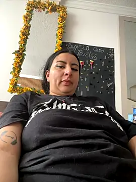 Abril Luv online show from October 2025 12:51:02 PM