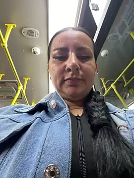 Abril Luv online show from March 2026 12:27:01 AM