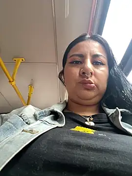 Snapshot of Abril_Luv chatting on June 2026 12:33:02 PM Abril Luv online show from June 2026 12:33:02 PM