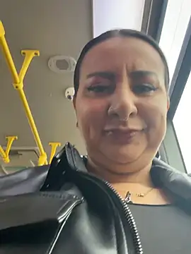 Abril Luv online show from February 2026 12:27:02 PM