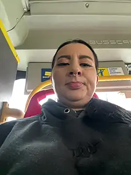 Abril Luv online show from February 2026 12:02:01 PM