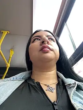 Abril Luv online show from April 2026 12:12:01 PM