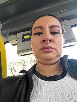 Abril Luv online show from March 2026 12:13:02 PM