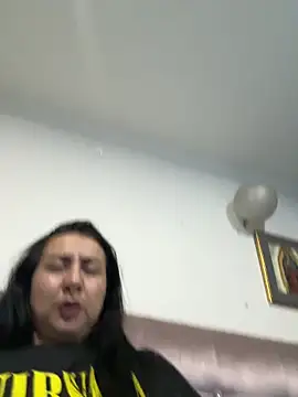 Abril Luv online show from April 2026 01:11:02 AM