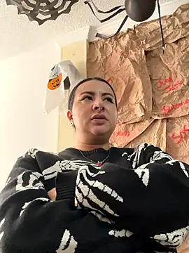 Abril Luv online show from October 2025 01:34:01 PM