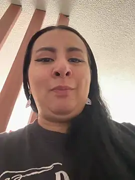 Abril Luv online show from November 2025 01:48:02 PM