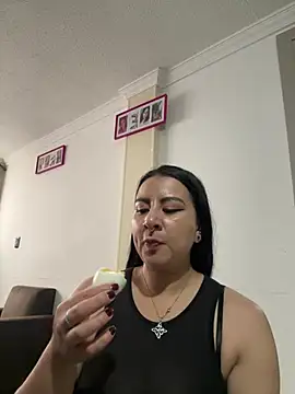 Abril Luv online show from April 2026 01:15:01 PM