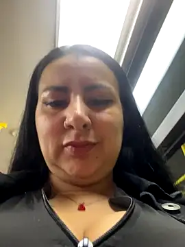 Abril Luv online show from October 2025 01:17:02 AM